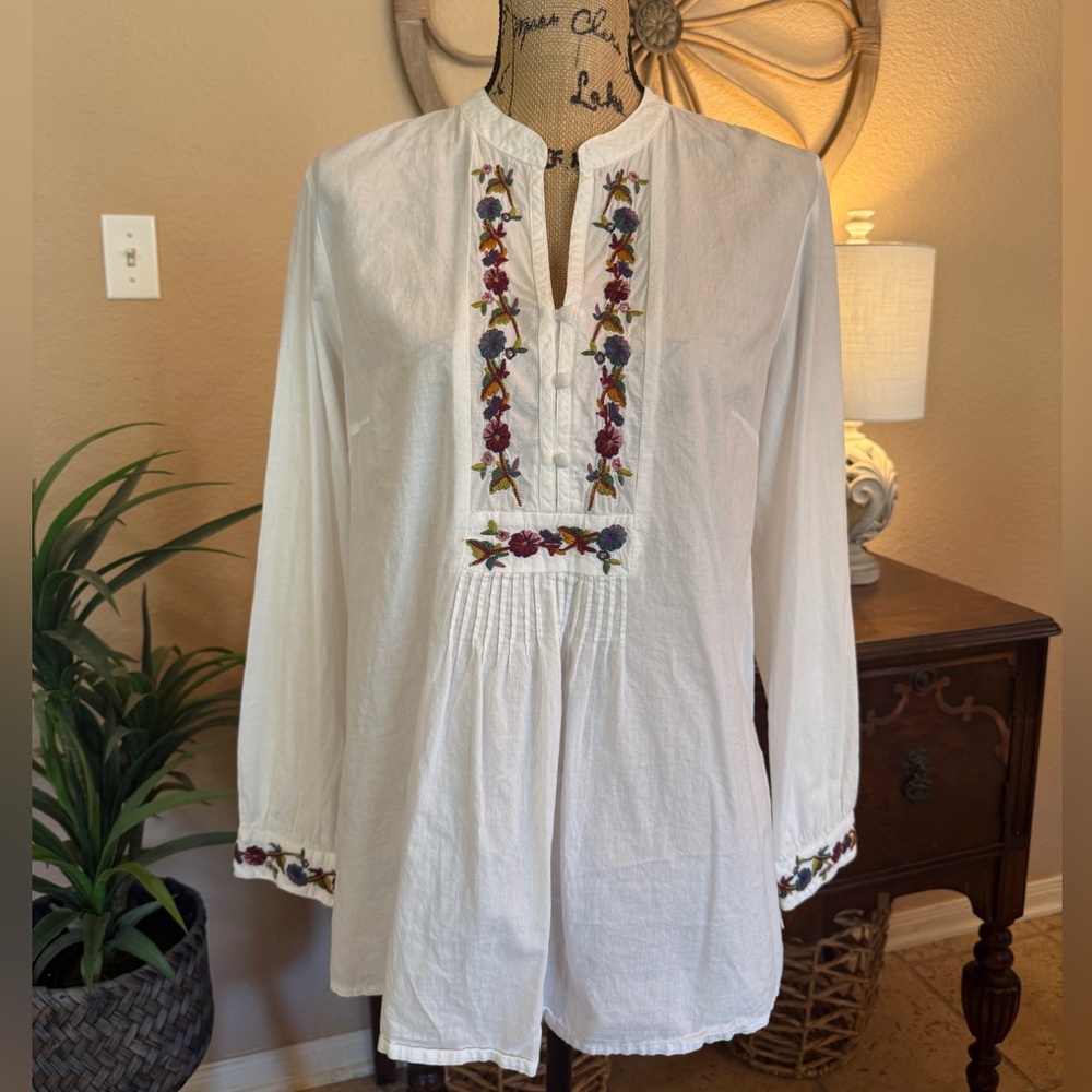 Bandolino Boho Embroidered Floral White Long Sleeve Tunic Top